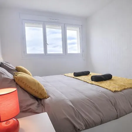2 Mins From Train Station - Beautiful View On 17th Floor - Free Parking Space - 에피네쉬르세느강