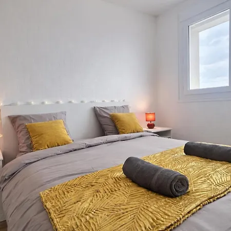 2 Mins From Train Station - Beautiful View On 17th Floor - Free Parking Space - * 에피네쉬르세느강