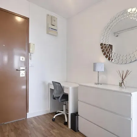 아파트 2 Mins From Train Station - Beautiful View On 17th Floor - Free Parking Space -