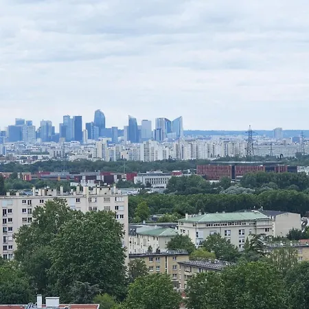 2 Mins From Train Station - Beautiful View On 17th Floor - Free Parking Space - Apartment *